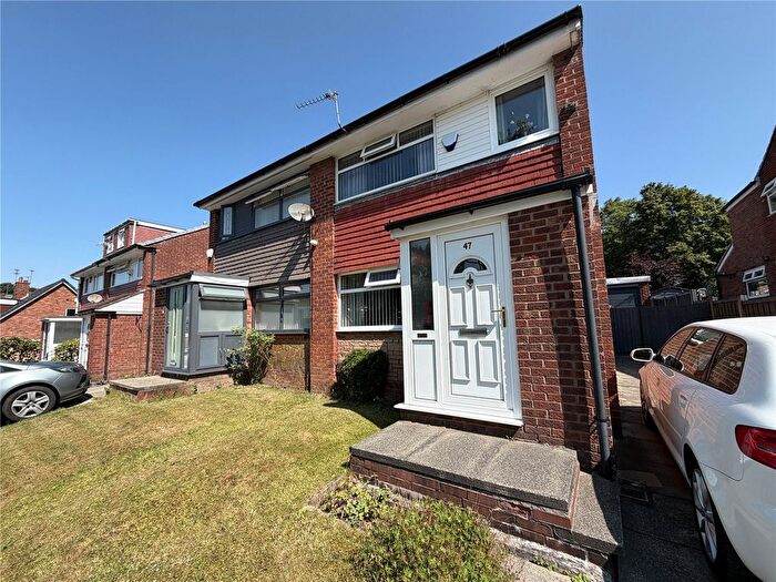 3 Bedroom Semi-Detached House For Sale In Cherwell Avenue, Heywood, Manchester, OL10