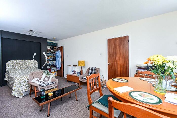 Studio To Rent In Holden Road, Woodside Park, London, N12