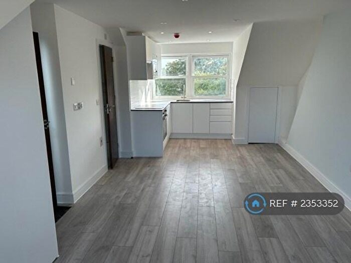 Studio To Rent In Mountview Road, London, N4