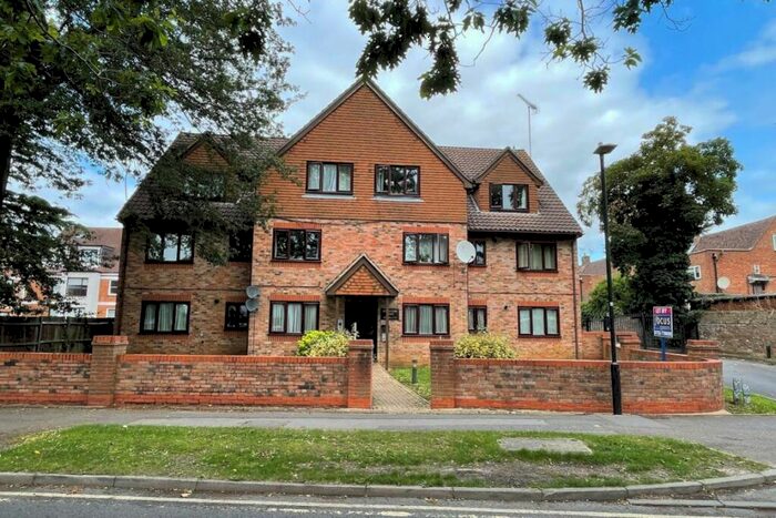 1 Bedroom Flat To Rent In Moorstown Court, SL1