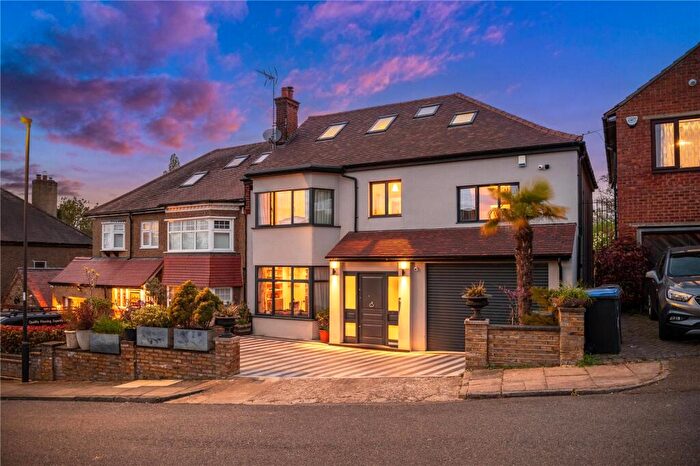 5 Bedroom Semi Detached House For Sale In Park Way, Enfield, Greater London, EN2