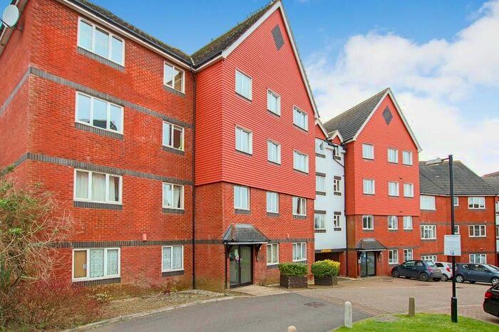 2 Bedroom Flat To Rent In Tower Close, East Grinstead, RH19