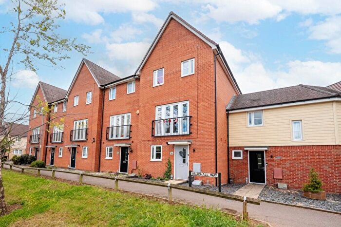 3 Bedroom Terraced House For Sale In Vauxhall Way, Dunstable, Bedfordshire, LU6