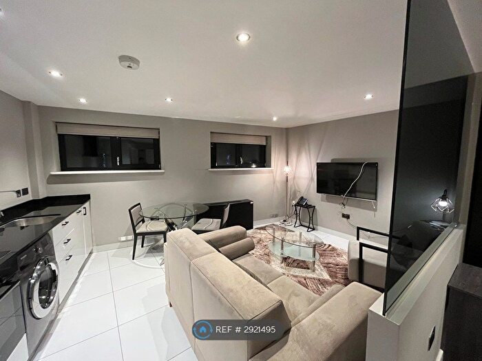 1 Bedroom Flat To Rent In Park Square East, Leeds, LS1