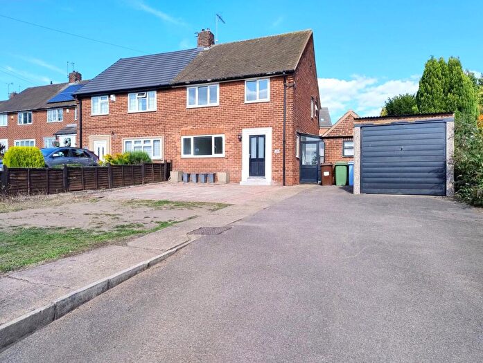 3 Bedroom Semi-Detached House To Rent In Kilton Hill, Worksop, S81