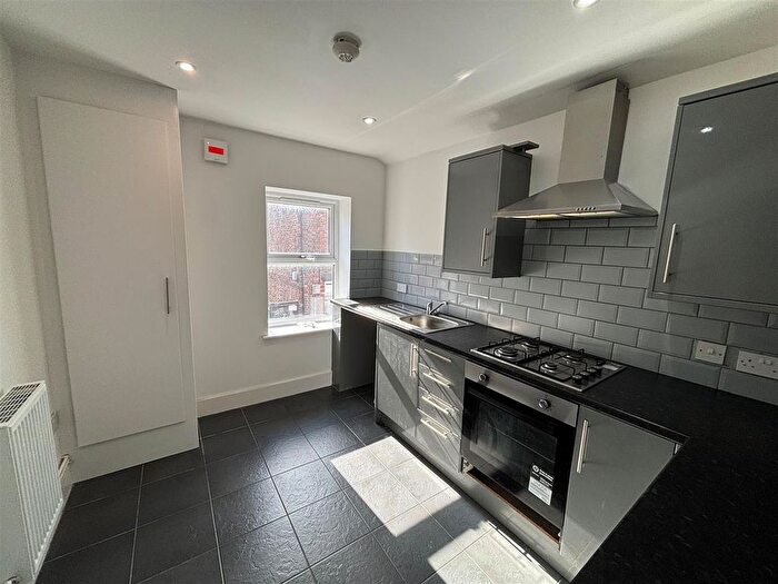 2 Bedroom Flat To Rent In Warbreck Moor, Liverpool, L9