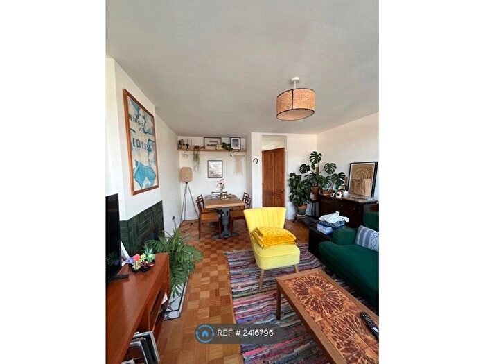 2 Bedroom Flat To Rent In Green Lanes, London, N21