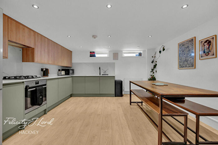 2 Bedroom Flat For Sale In Homerton High Street, London, E9