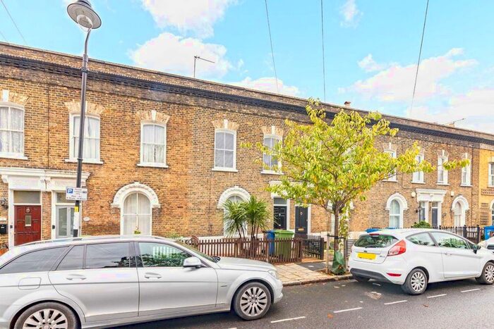 3 Bedroom Property To Rent In Reverdy Road, London, SE1