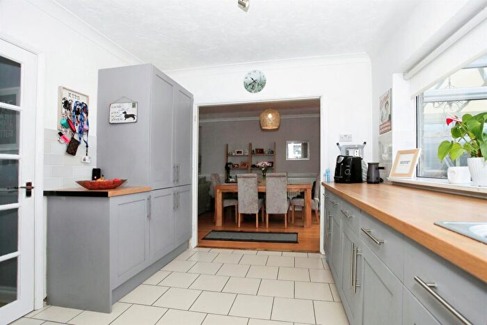4 Bedroom Detached House For Sale In Peterborough Road, Farcet, Peterborough, PE7