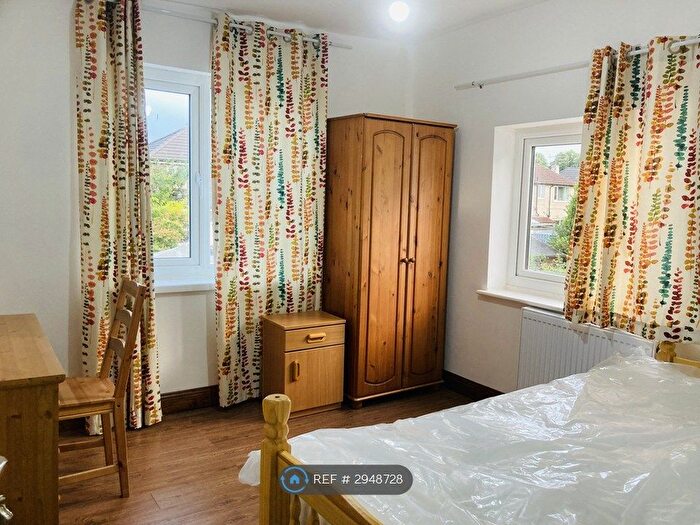 4 Bedroom Semi-Detached House To Rent In Altrincham Road, Manchester, M23