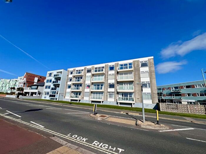 3 Bedroom Apartment For Sale In Marine Parade West, Lee-On-The-Solent, PO13
