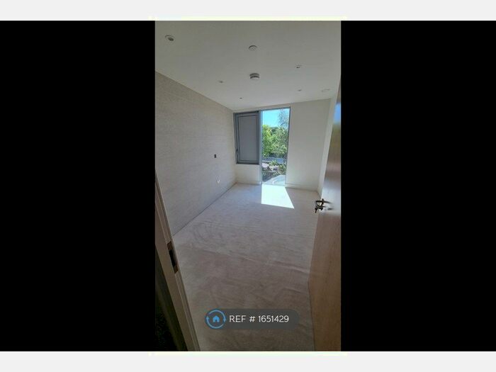 1 Bedroom Flat To Rent In Halo Tower, London, E15