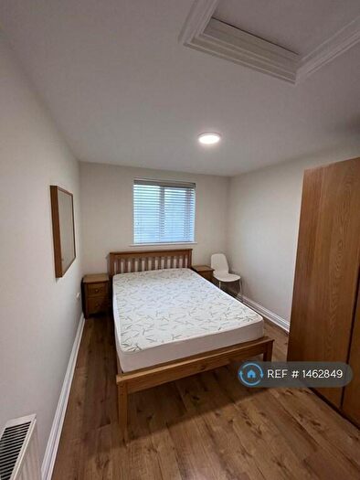 1 Bedroom Flat To Rent In Phipps Road, Oxford, OX4