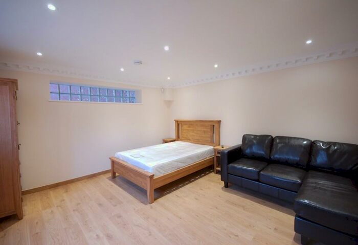 Studio To Rent In Jessica House, Russell Street, Reading, RG1