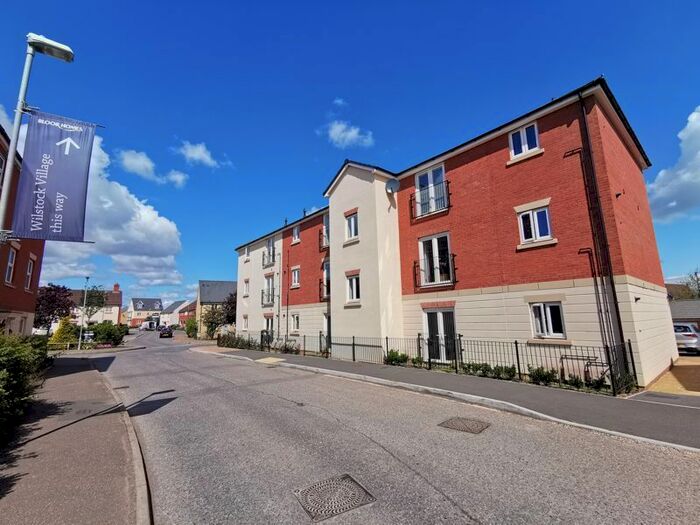 2 Bedroom Flat To Rent In Sorrel Drive, Bridgwater, TA5