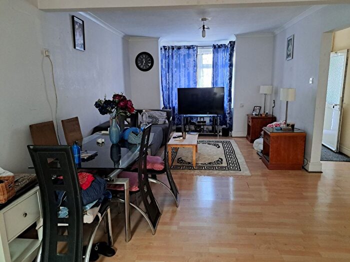 3 Bedroom Terraced House To Rent In Queens Road, Southall, UB2