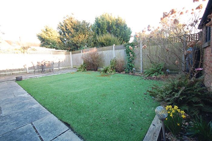 2 Bedroom Flat To Rent In Harvard Road, Isleworth, TW7