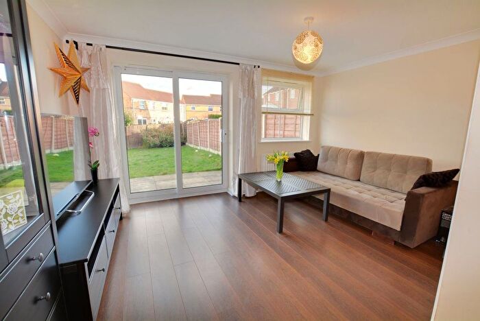 3 Bedroom Semi-Detached House To Rent In Hemingway Close, Havercroft, WF4