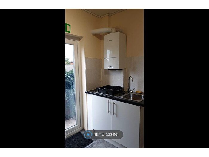 Studio To Rent In Denmark Road, London, SE25