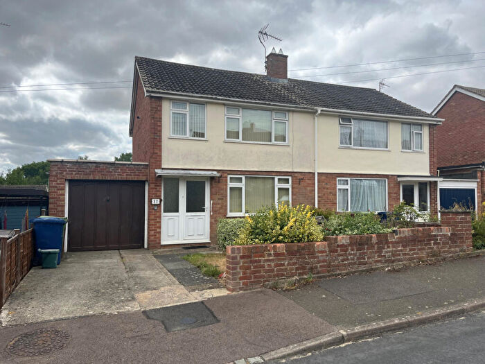 3 Bedroom Semi-Detached House For Sale In Derwent Drive, Mitton, Tewkesbury, GL20