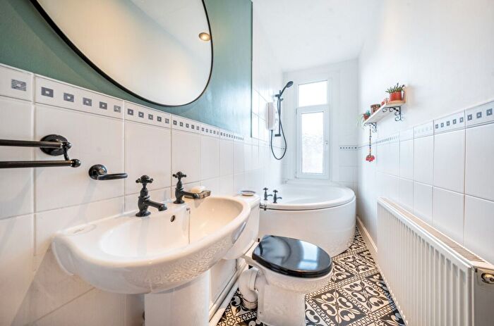 3 Bedroom End Of Terrace House For Sale In Hackthorn Road, Sheffield, South Yorkshire, S8