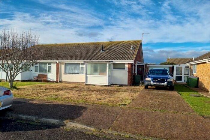 2 Bedroom Property To Rent In St. Marys Gardens, Romney Marsh, TN29