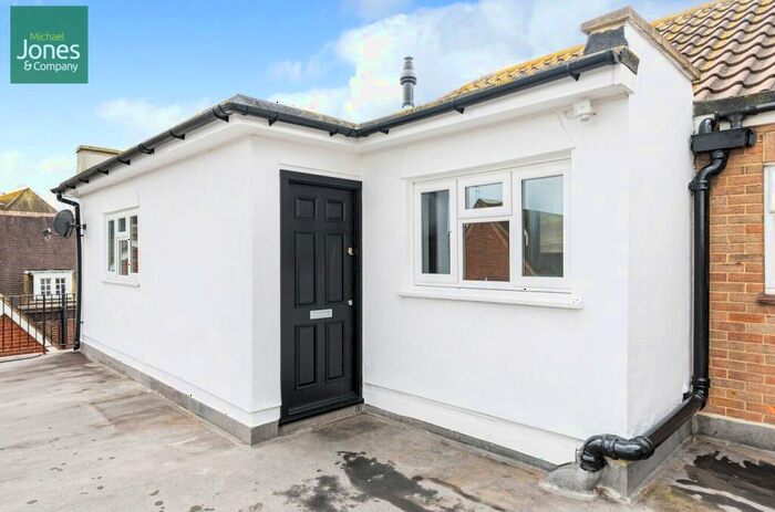 2 Bedroom Flat To Rent In North Road, Lancing, West Sussex, BN15