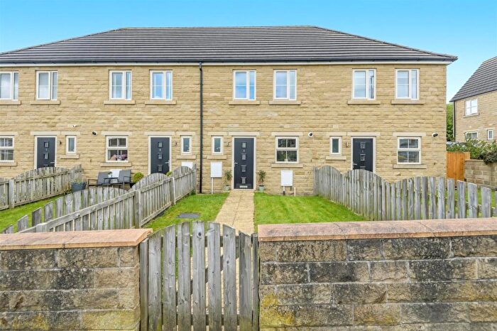 3 Bedroom Town House For Sale In , Roundhill Gardens, Elland, HX5