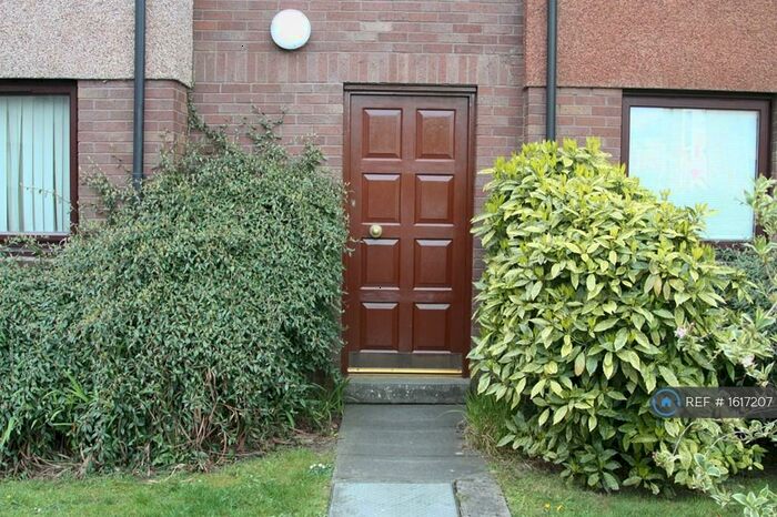 2 Bedroom Flat To Rent In West Winnelstrae, Edinburgh, EH5