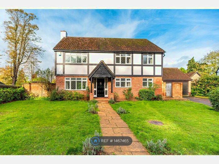 5 Bedroom Detached House To Rent In Cedar Close, Esher, KT10
