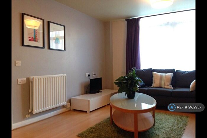 2 Bedroom Flat To Rent In Cassilis Road, London, E14