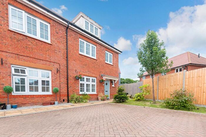 4 Bedroom Town House For Sale In Linnitt Lane, Ryarsh, West Malling, Kent, ME19