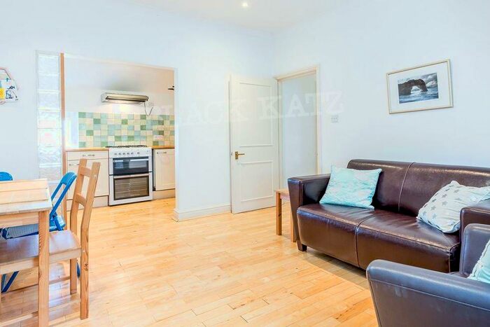 2 Bedroom Flat To Rent In Bank Chambers, N8