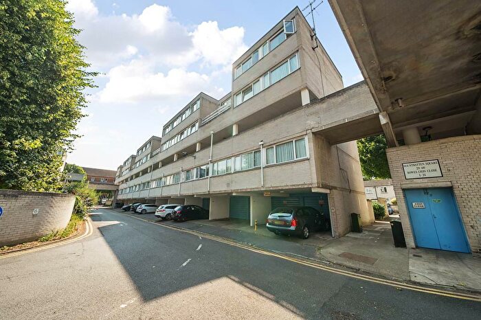 2 Bedroom Apartment To Rent In Windsor, Berkshire, SL4