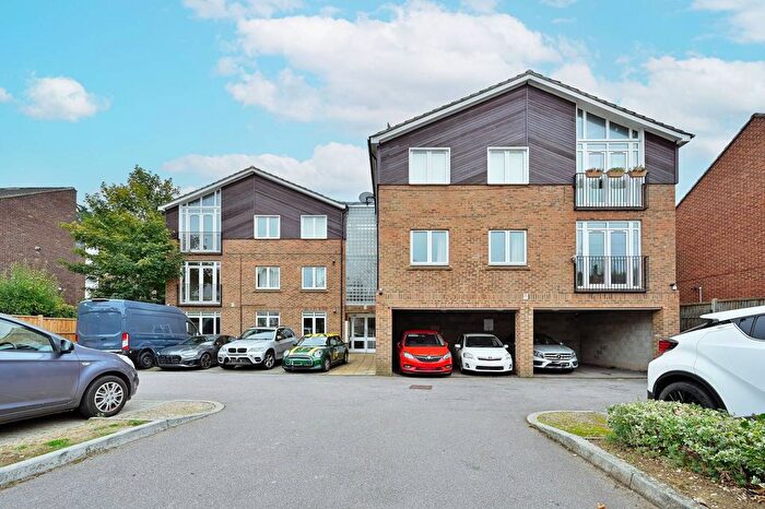 2 Bedroom Flat For Sale In Cairn Park, Watford, WD18