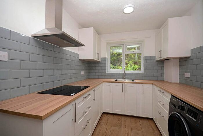 2 Bedroom Flat To Rent In Wimborne Road, Winton, Bournemouth, BH2