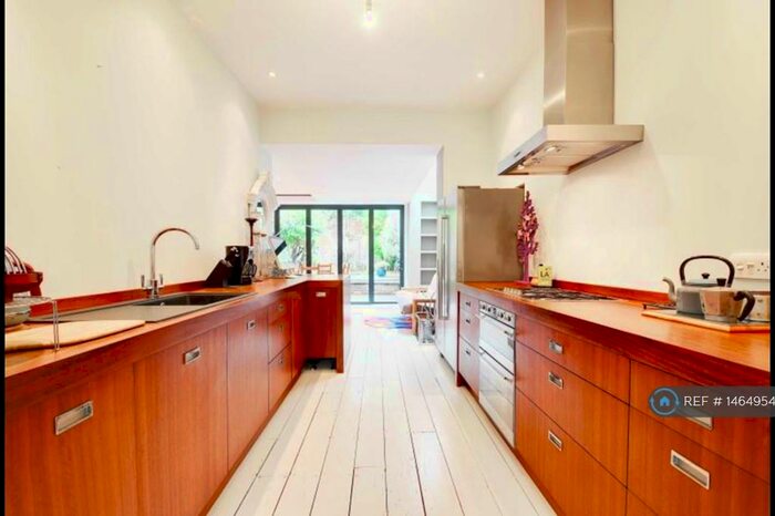 4 Bedroom Semi-Detached House To Rent In Drylands Road, London, N8