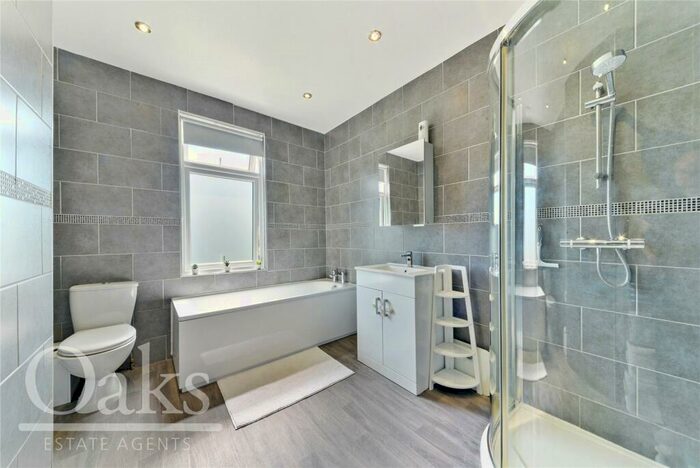 2 Bedroom Terraced House For Sale In Lakehall Road, Thornton Heath, CR7