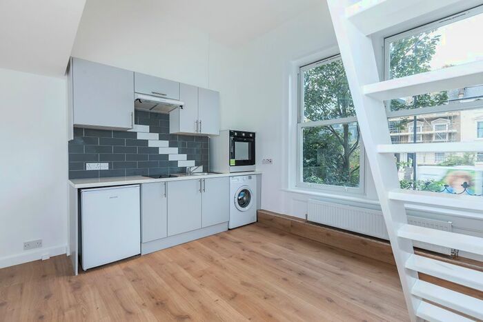Studio To Rent In Camden Road, London, N7