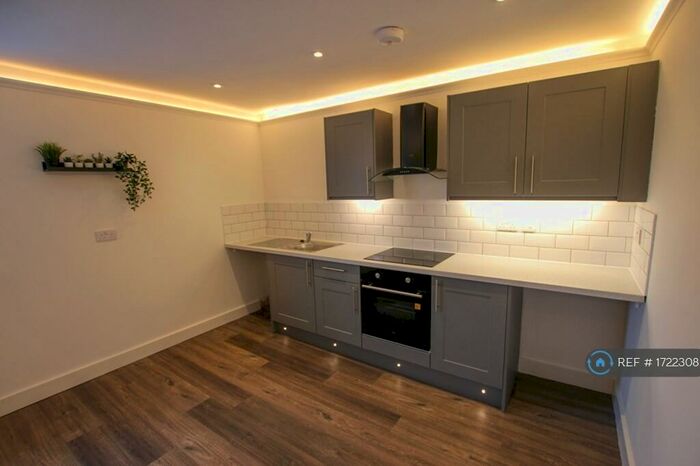 3 Bedroom Flat To Rent In Northenden Road, Sale, M33