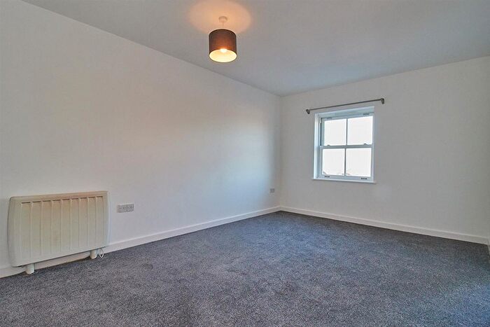 2 Bedroom Flat For Sale In Underwood Court, Glenfield, Leicester, LE3