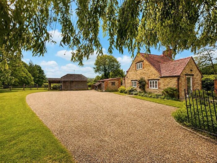 3 Bedroom Detached House For Sale In Faringdon Road, Stanford In The Vale, Faringdon, Oxfordshire, SN7