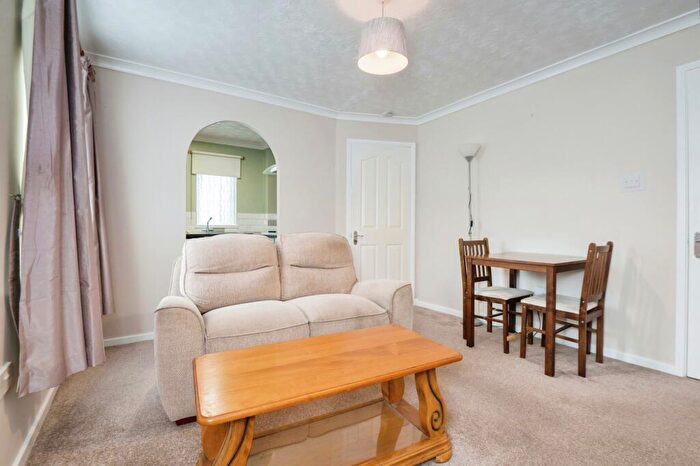 1 Bedroom Flat To Rent In Kern Close, SO16
