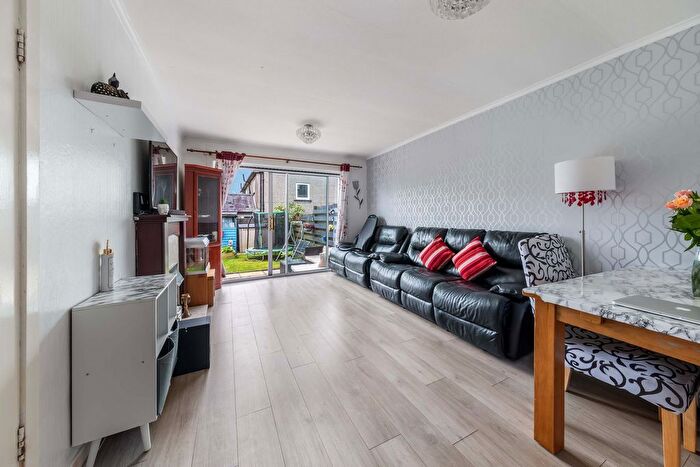 2 Bedroom End Of Terrace House For Sale In Strathmore Place, Dundee, DD5