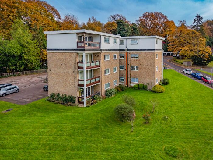 2 Bedroom Flat For Sale In Ferndale Close, Tunbridge Wells, TN2