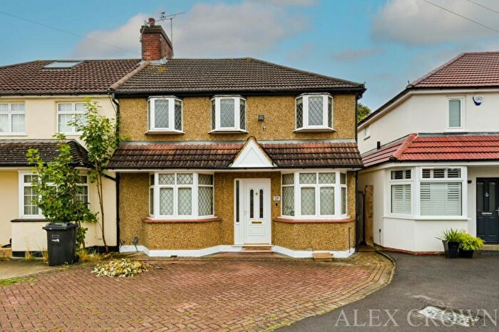 5 Bedroom Semi-Detached House To Rent In Second Avenue, Enfield, EN1