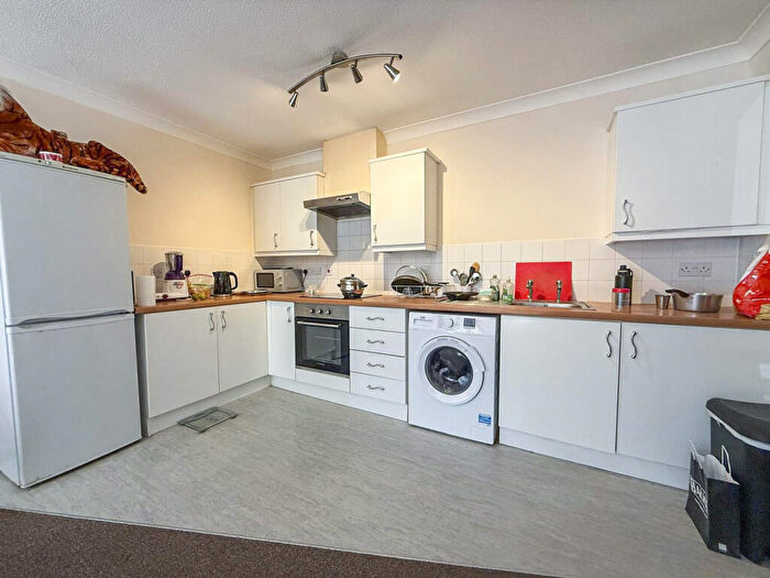2 Bedroom Flat To Rent In Brook Court, Player Street, Nottingham, NG7