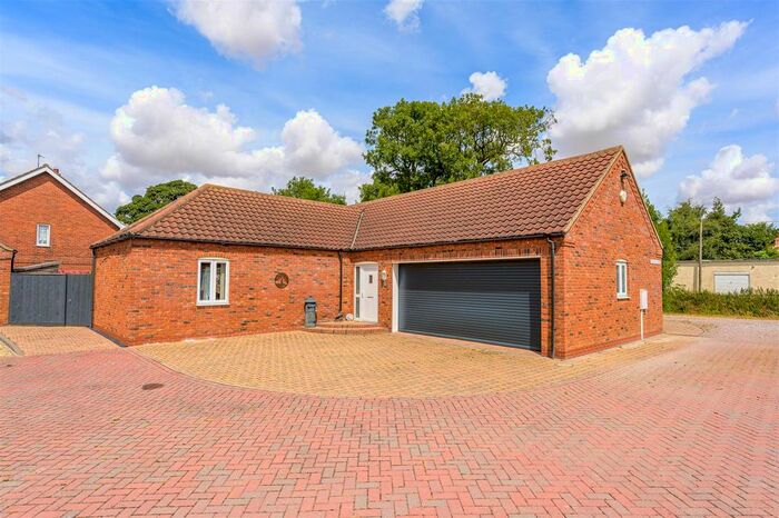 3 Bedroom Detached Bungalow For Sale In Latham Court, Holland Fen, Lincoln, LN4
