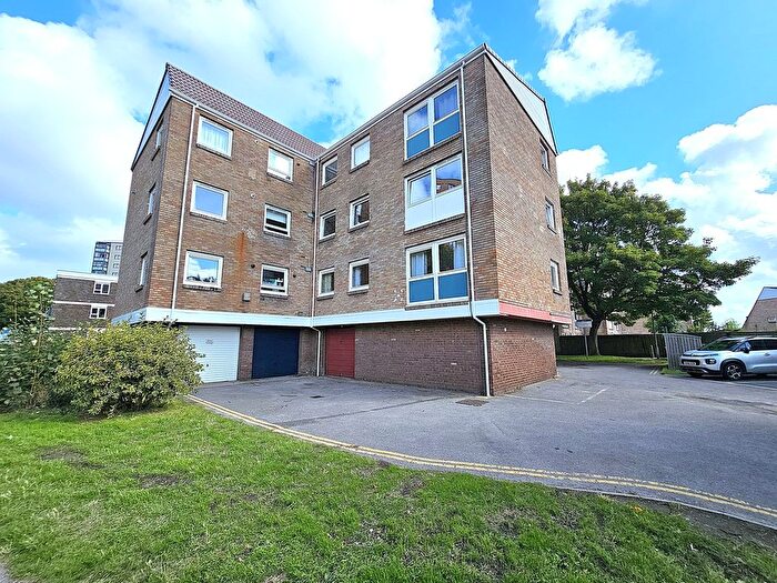 2 Bedroom Flat For Sale In Perry Gardens, Poole, BH15